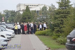 На центральной площади Керчи будущих моряков посвятили в курсанты КГМТУ