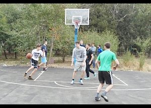 В Столице Крыма открыли очередную баскетбольную площадку