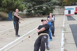 Керченские спасатели забрали бронзу в соревнованиях по перетягиванию каната