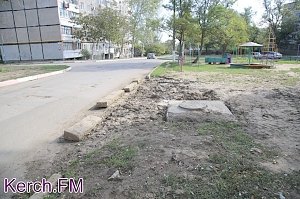 В Керчи во время ремонта водовода перерыли часть детской площадки