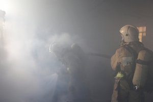 Крымские огнеборцы ликвидировали пожар на складе