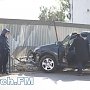 В Керчи «Toyota» снесла ограждение и въехала в забор