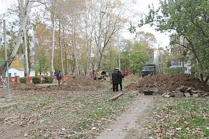 В Керчи по улице Льва Толстого прорвало теплотрассу