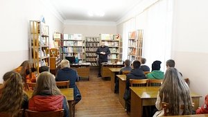 В Кировском районе полицейские провели встречи с учащимися средних школ