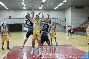 «Молния» стала лидером мужского баскетбольного чемпионата Крыма