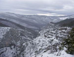 В крымских горах в метель заблудились подростки