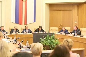 Владимир Константинов будет выполнять свои полномочия в должности Председателя Государственного Совета Республики Крым не на профессиональной постоянной основе
