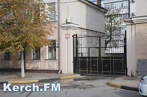 В Керчи по улице Карла Маркса течет канализация