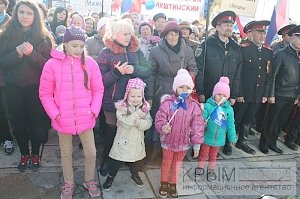 Мероприятия по случаю Дня народного единства прошли на центральной площади Алушты