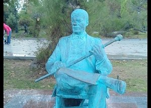 Памятник Пуговкину в Ялте стал «аватаром»