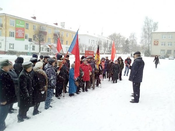 Чувашская Республика. Митинг в честь 99-ой годовщины Великой Октябрьской социалистической революции прошёл в городе Шумерля