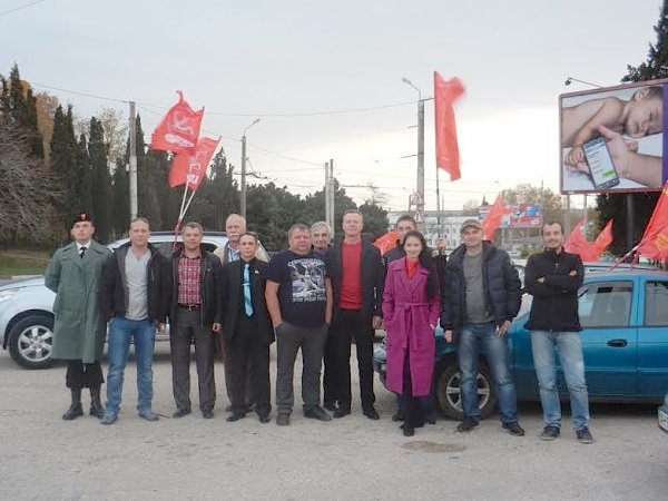 В Севастополе прошёл автопробег, посвящённый 99-ой годовщине Великой Октябрьской социалистической революции