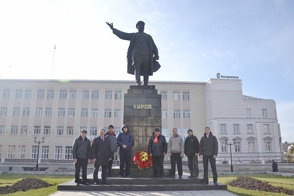 Астраханские коммунисты почтили память борцов за советскую власть