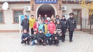 В преддверии Дня сотрудника ОВД РФ в Красногвардейском районе полицейские организовали для школьников ряд экскурсий