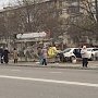 Автомобиль врезался в остановку в Столице Крыма, один человек погиб