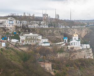 Над скалой Святого Георгия