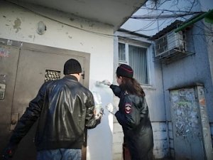 Симферопольские полицейские и общественники - против рекламы наркотиков