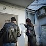 Полицейские и общественники провели акцию по устранению рекламы синтетических наркотиков с фасадов домов Симферополя