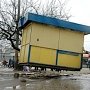 Борьба за торговые места в Столице Крыма вышла на новый уровень: торговцы воруют павильоны конкурентов
