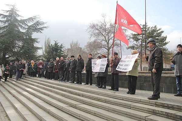 Республика Крым. Митинг-протест против переноса памятника В.И. Ленину в Феодосии