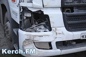 В Керчи столкнулись «Hyundai» и грузовик