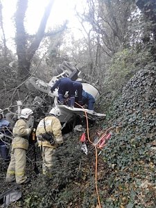 Бетоновоз упал в крутую балку