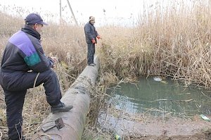 Водолазы помогают «Воде Крыма» устранить порыв на водоводе в Керчи