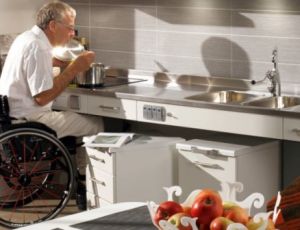 Жильё крымских инвалидов проверят на безбарьерность