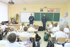 Крымские спасатели-водолазы в гостях у кадетов МЧС России