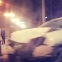 В Керчи на скользкой дороге столкнулись два автомобиля