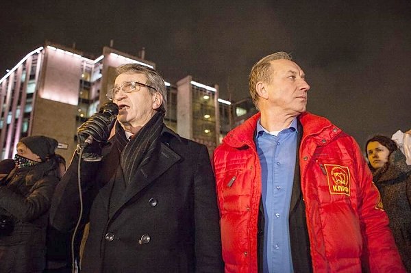 Стой и плати! Секретарь Московского горкома КПРФ В.Р. Родин о проблеме введения платных парковок