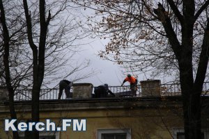 Подрядчиков обяжут компенсировать крымчанам ущерб от протечек крыш, возникших при их ремонте