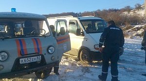 Вчера на керченской трассе из-за гололеда образовался 4-км затор