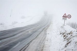 На некоторых дорогах Крыма до апреля ограничили движение транспорта