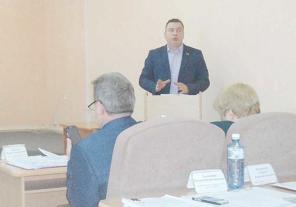 Первый секретарь Амурского обкома КПРФ Роман Кобызов призвал депутатов города Свободный искать эффективные механизмы пополнения бюджета