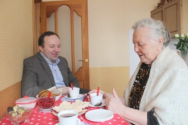 Пензенские коммунисты посетили вдову последнего советского руководителя области Бориса Зубкова