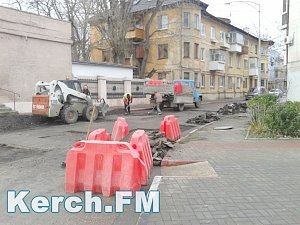 В Керчи возобновили ремонт дороги в Кооперативном переулке