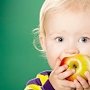 Симферопольцам приходится сбрасываться на яблоки для детских садов
