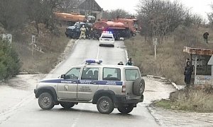 Под Севастополем перевернулся бензовоз