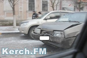В Керчи произошла четверная авария с учебным автомобилем