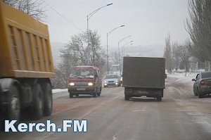 В Керчи с утра из-за не посыпанных дорог в Аршинцево образовывались пробки