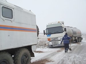 Спасатели оказывали помощь водителям на Грушевском перевале
