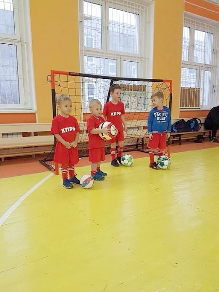 Спортклуб КПРФ открыл футбольную школу для самых маленьких