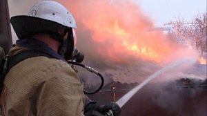 Крымские пожарные ликвидировали пожар в офисном здании
