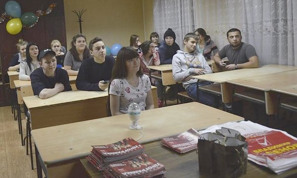 Коммунисты и комсомольцы Иванова провели встречу со студентами Ивановского кооперативного техникума