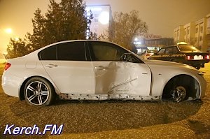 В Ночное Время в Керчи «BMW» снес фонарный столб