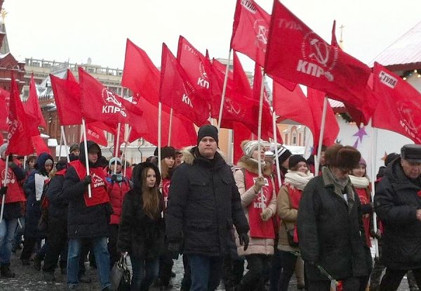 Тульские молодые коммунисты отметили 137-ю годовщину со Дня рождения И.В. Сталина возложением цветов на Красной площади