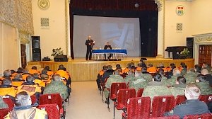 Сотрудники севастопольской Госавтоинспекции провели лекции для военнослужащих