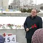 Курск. Н.Н. Иванов возложил цветы к импровизированному мемориалу памяти погибших в катастрофе самолета Ту -154