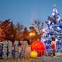 В Евпатории к Новому году украсили главную городскую площадь